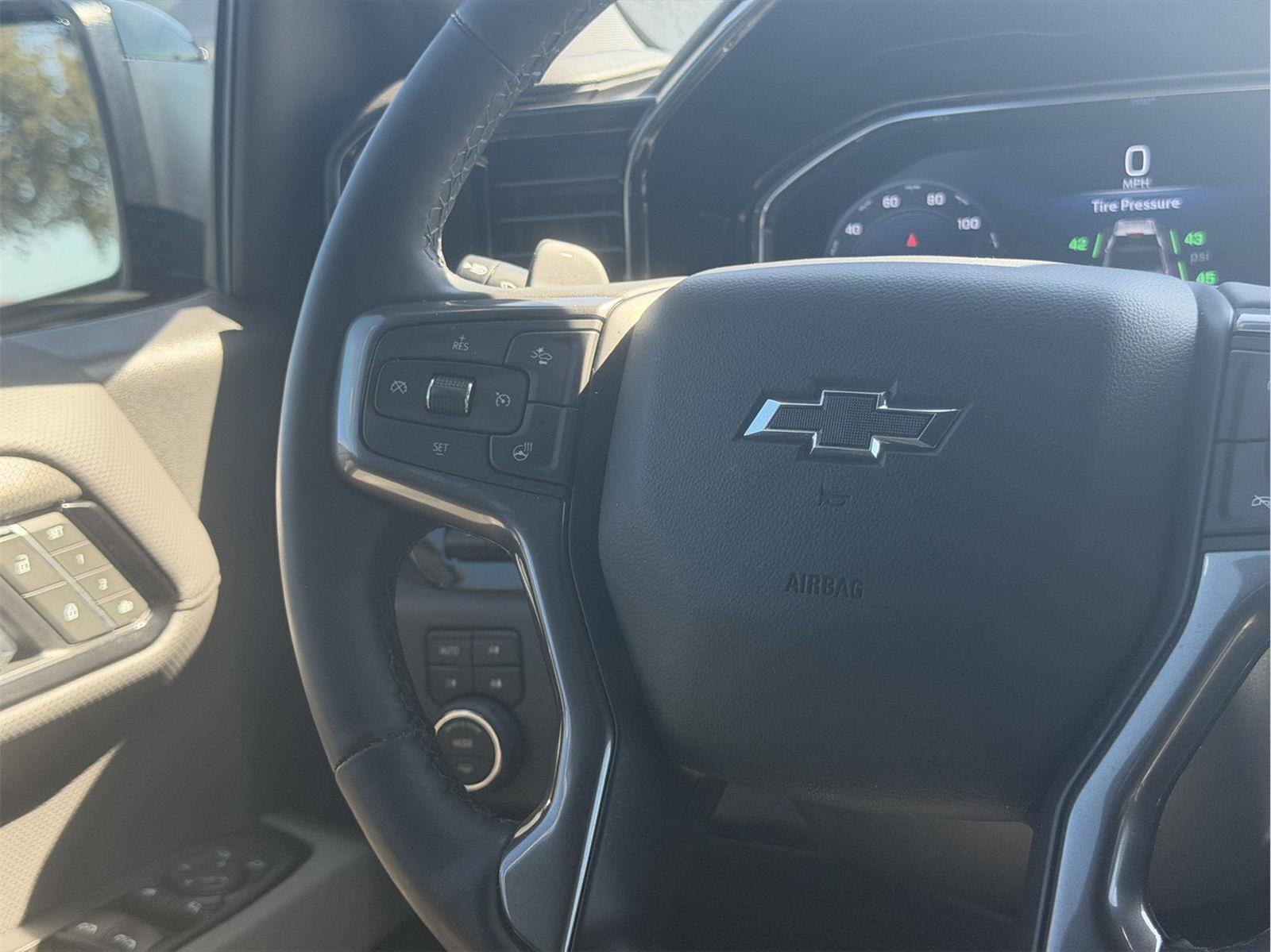 Used 2025 Chevrolet Silverado 1500 ZR2 w/ Technology Package AWD/4WD image 17