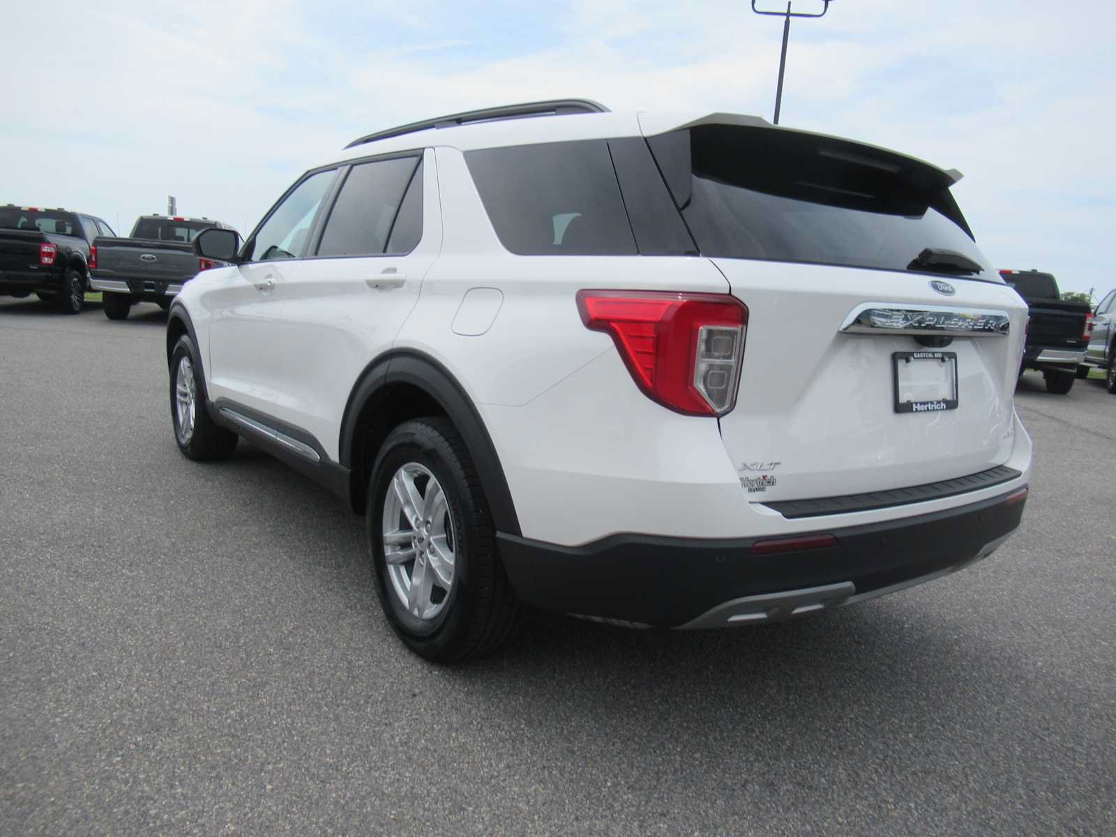 Used 2024 Ford Explorer XLT w/ Equipment Group 202A AWD/4WD image 7