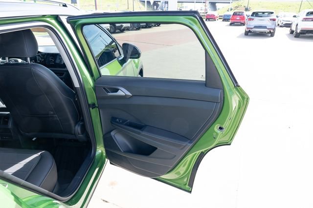 New 2026 Volkswagen Taos SE image 15