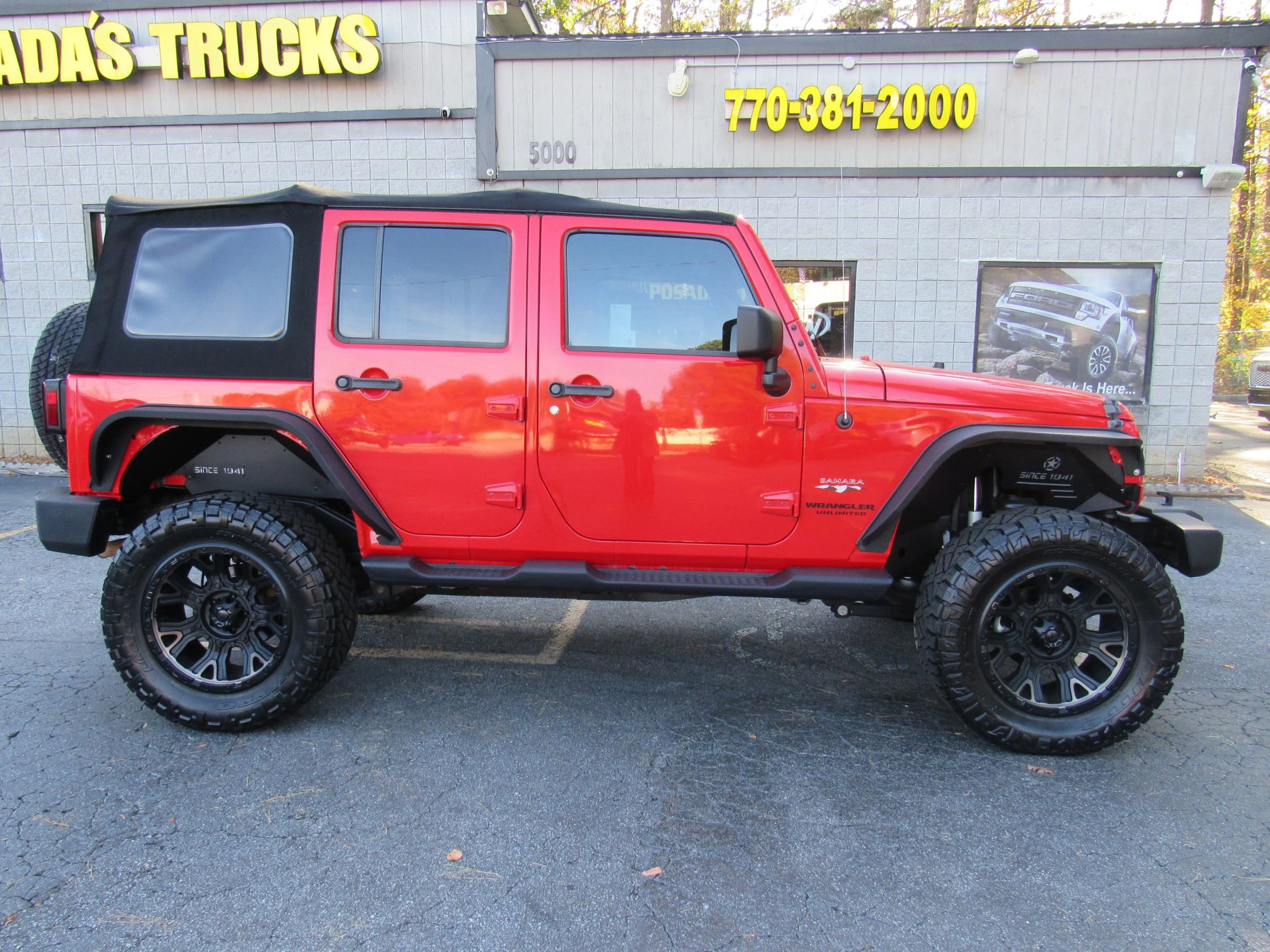 Used 2017 Jeep Wrangler Unlimited Sahara w/ Connectivity Group AWD/4WD image 8