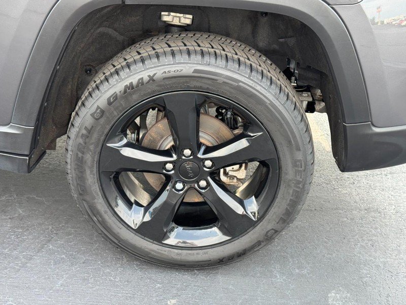 Used 2023 Jeep Grand Cherokee Altitude AWD/4WD image 7