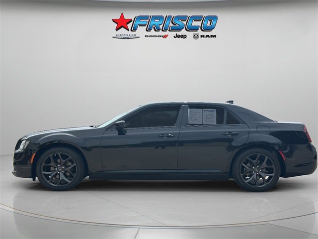 Certified 2022 Chrysler 300 Touring w/ Sport Appearance Package image 5