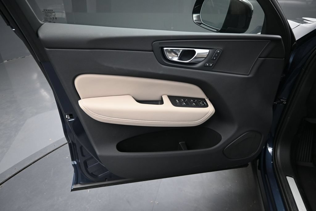 New 2026 Volvo XC60 T8 Plus w/ Climate Package AWD/4WD image 9