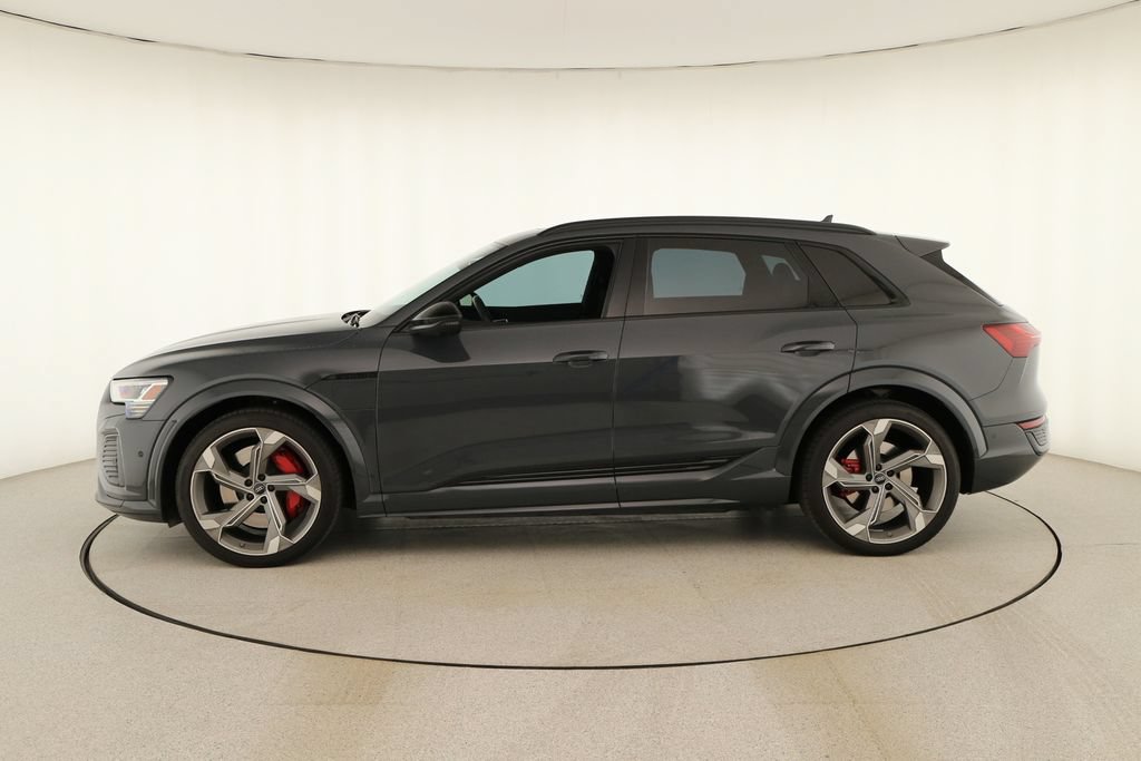 Certified 2024 Audi SQ8 e-tron Premium Plus w/ Black Optic Package AWD/4WD image 2
