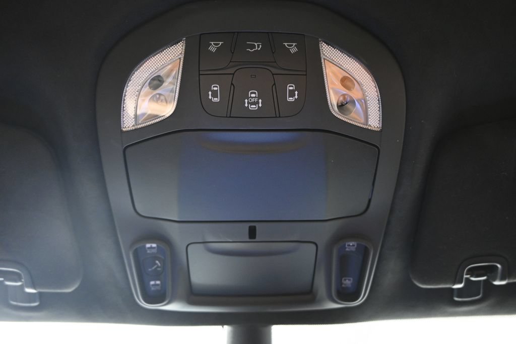 Used 2025 Chrysler Pacifica Pinnacle w/ Trailer Tow Group FWD image 34