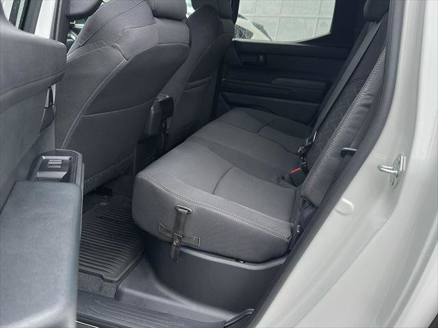Certified 2025 Toyota Tacoma SR5 AWD/4WD image 16
