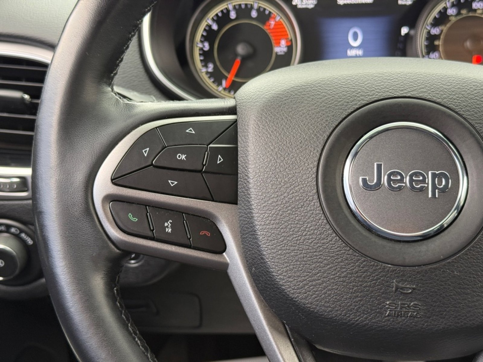 Used 2019 Jeep Cherokee Limited w/ Luxury Group image 24