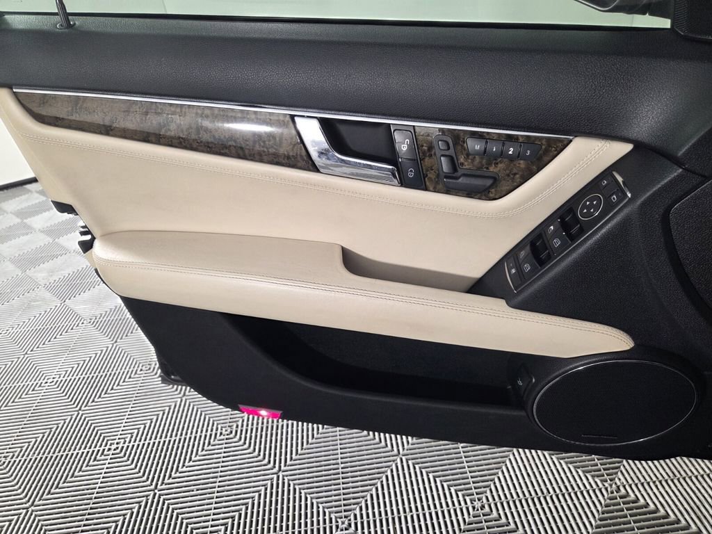 Used 2009 Mercedes-Benz C 63 AMG Sedan image 21