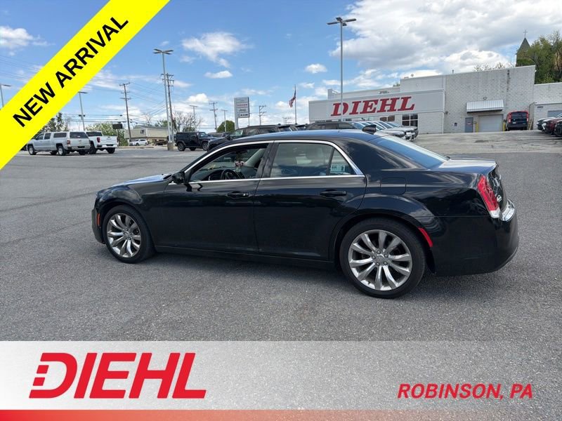 Used 2019 Chrysler 300 Touring w/ Quick Order Package 2EF RWD image 8