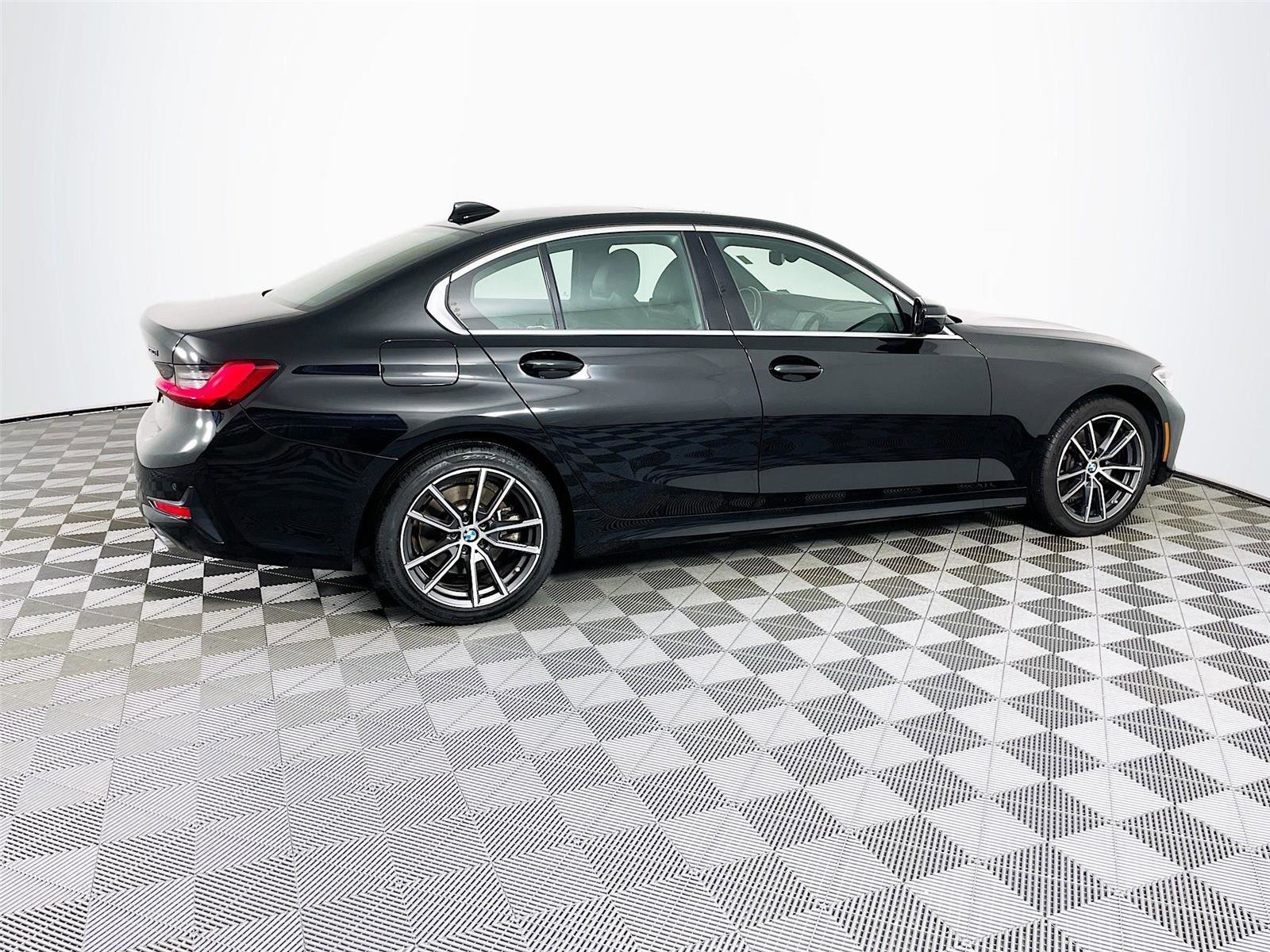 Used 2022 BMW 330i xDrive Sedan w/ Premium Package 2 image 10