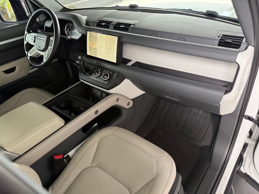 Used 2023 Land Rover Defender 130 SE AWD/4WD image 15