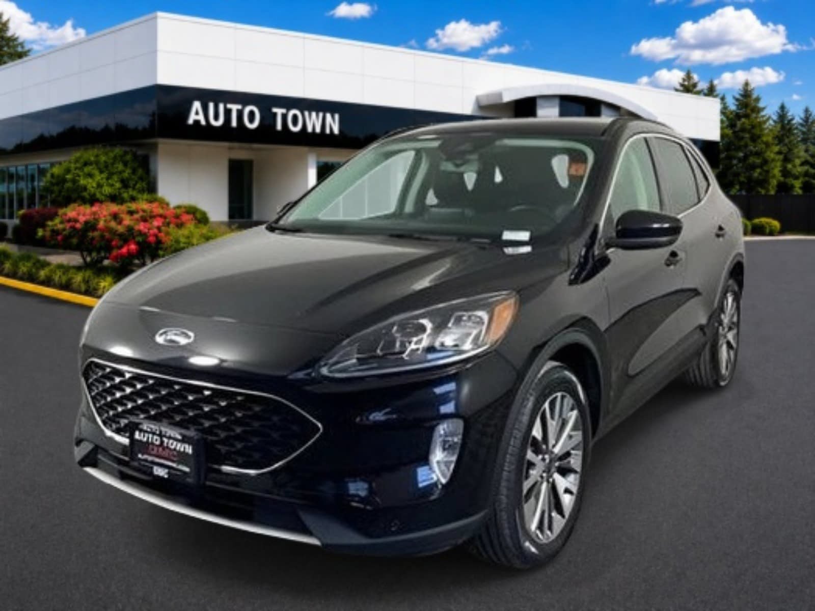 Used 2022 Ford Escape Titanium AWD/4WD image 1