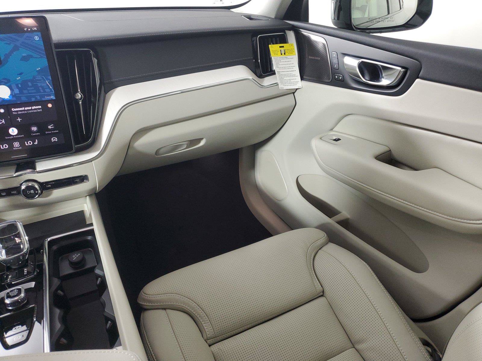 New 2026 Volvo XC60 T8 Ultra w/ Protection Package Premier AWD/4WD image 16