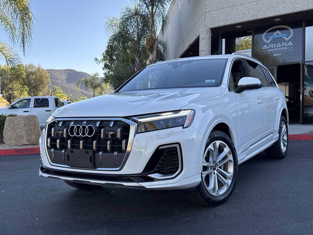 Used 2025 Audi Q7 Premium Plus image 2