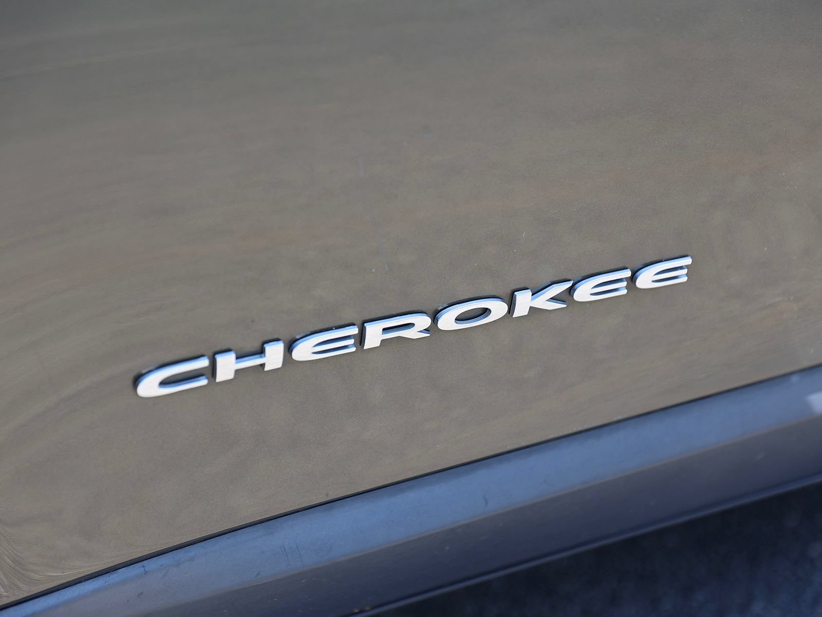 Used 2015 Jeep Cherokee Latitude w/ Cold Weather Group AWD/4WD image 10