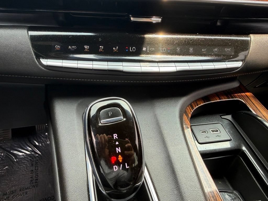 Used 2021 Cadillac Escalade Premium Luxury w/ Driver Assist Tech Package AWD/4WD image 27