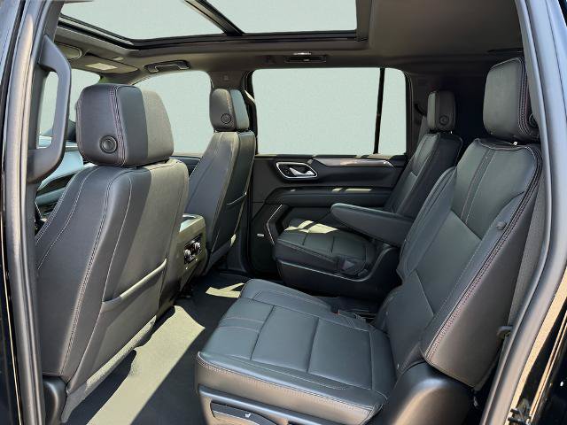 Used 2024 Chevrolet Suburban RST w/ Luxury Package AWD/4WD image 5