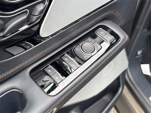 New 2025 Lincoln Aviator Black Label image 24