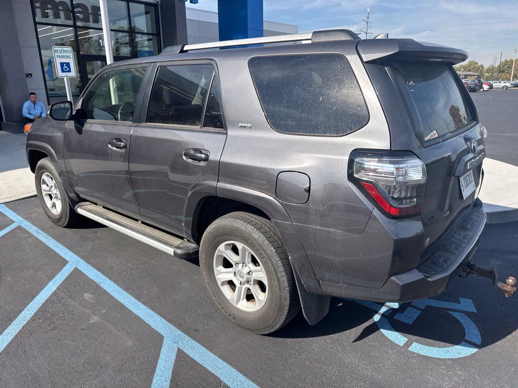 Used 2022 Toyota 4Runner SR5 Premium w/ Moonroof Package AWD/4WD image 4