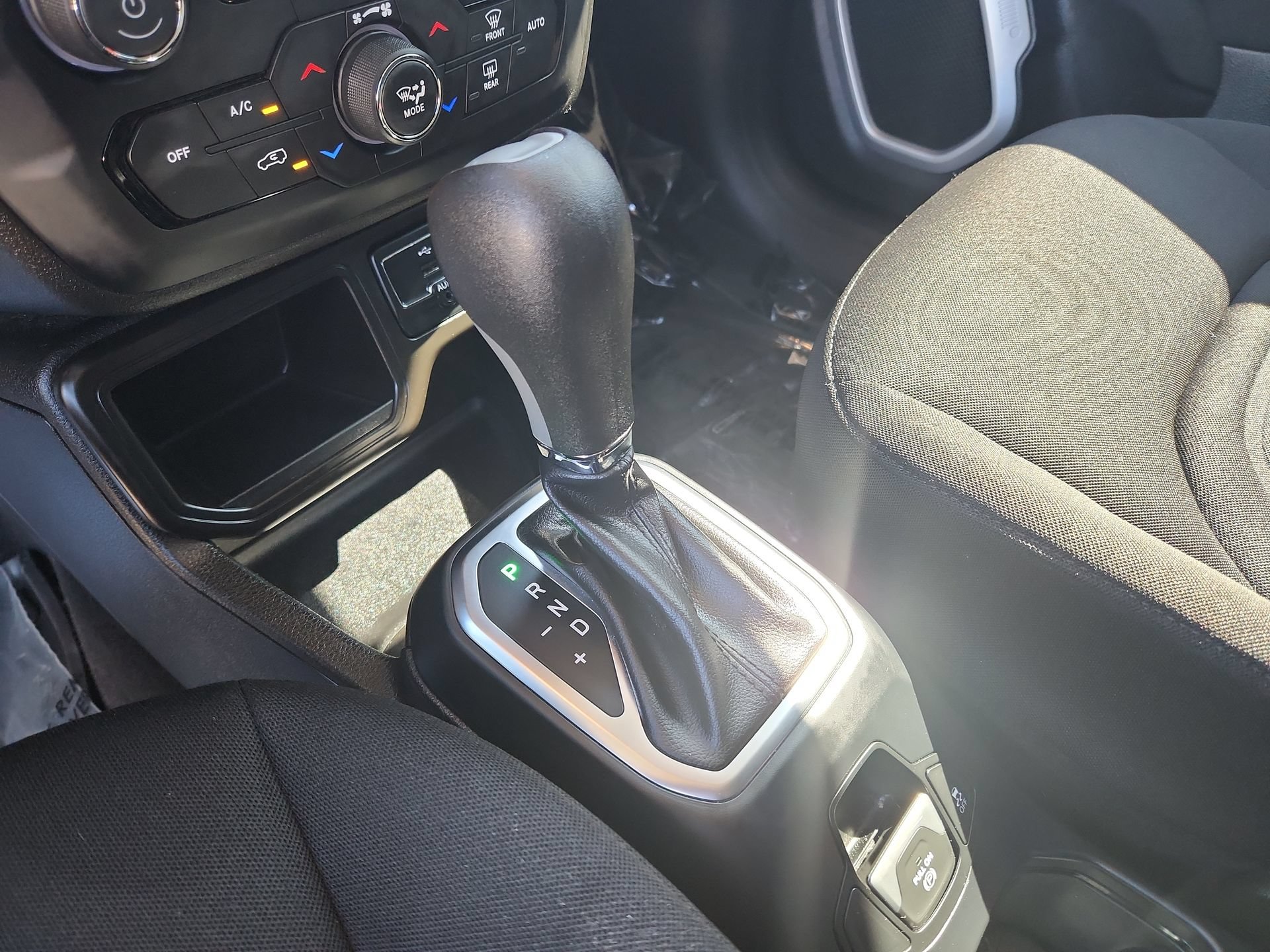 Used 2021 Jeep Renegade Latitude FWD image 21