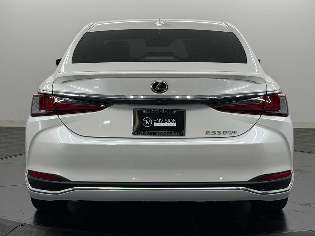 Used 2025 Lexus ES 300h w/ Luxury Package FWD image 11