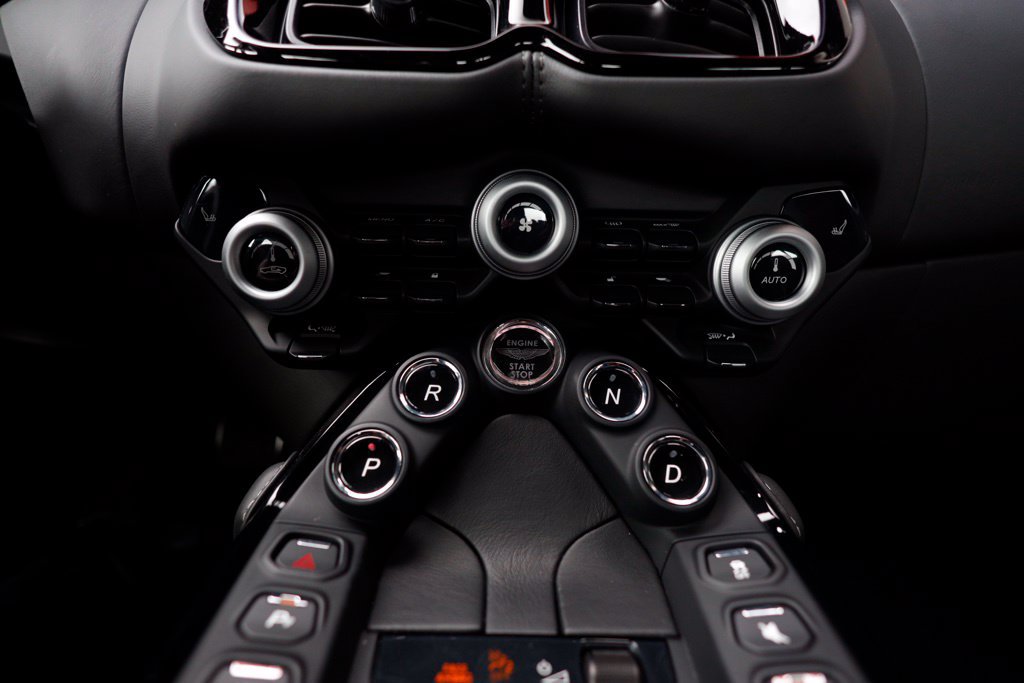Used 2019 Aston Martin V8 Vantage Coupe RWD image 25