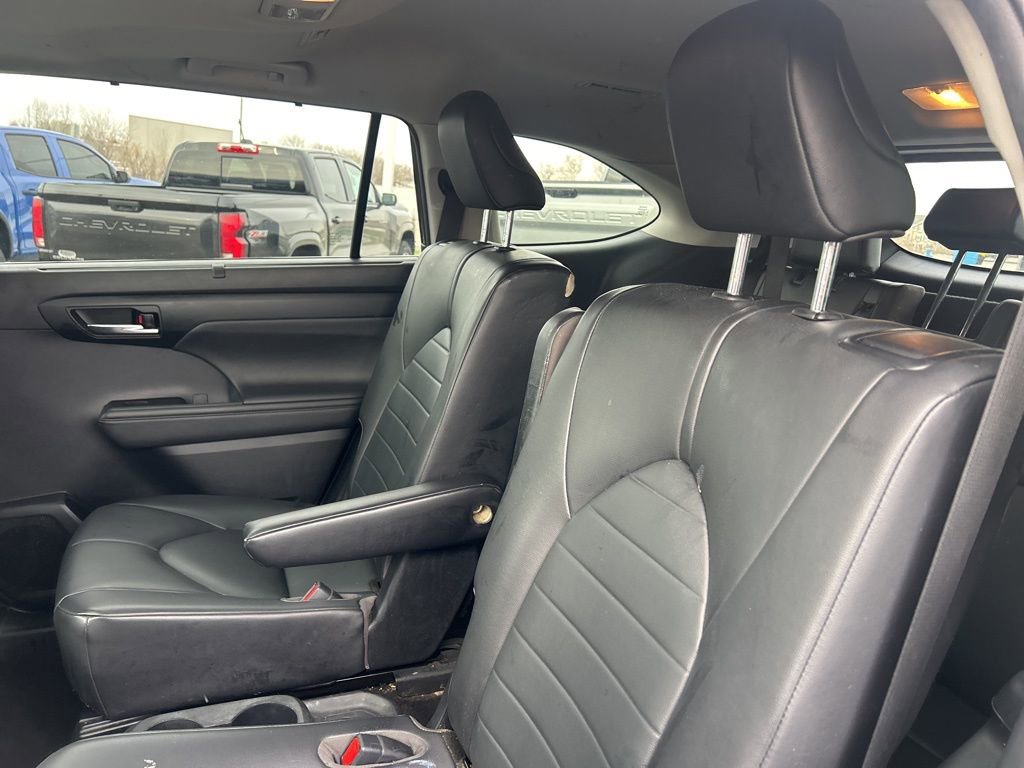 Used 2020 Toyota Highlander XLE image 33