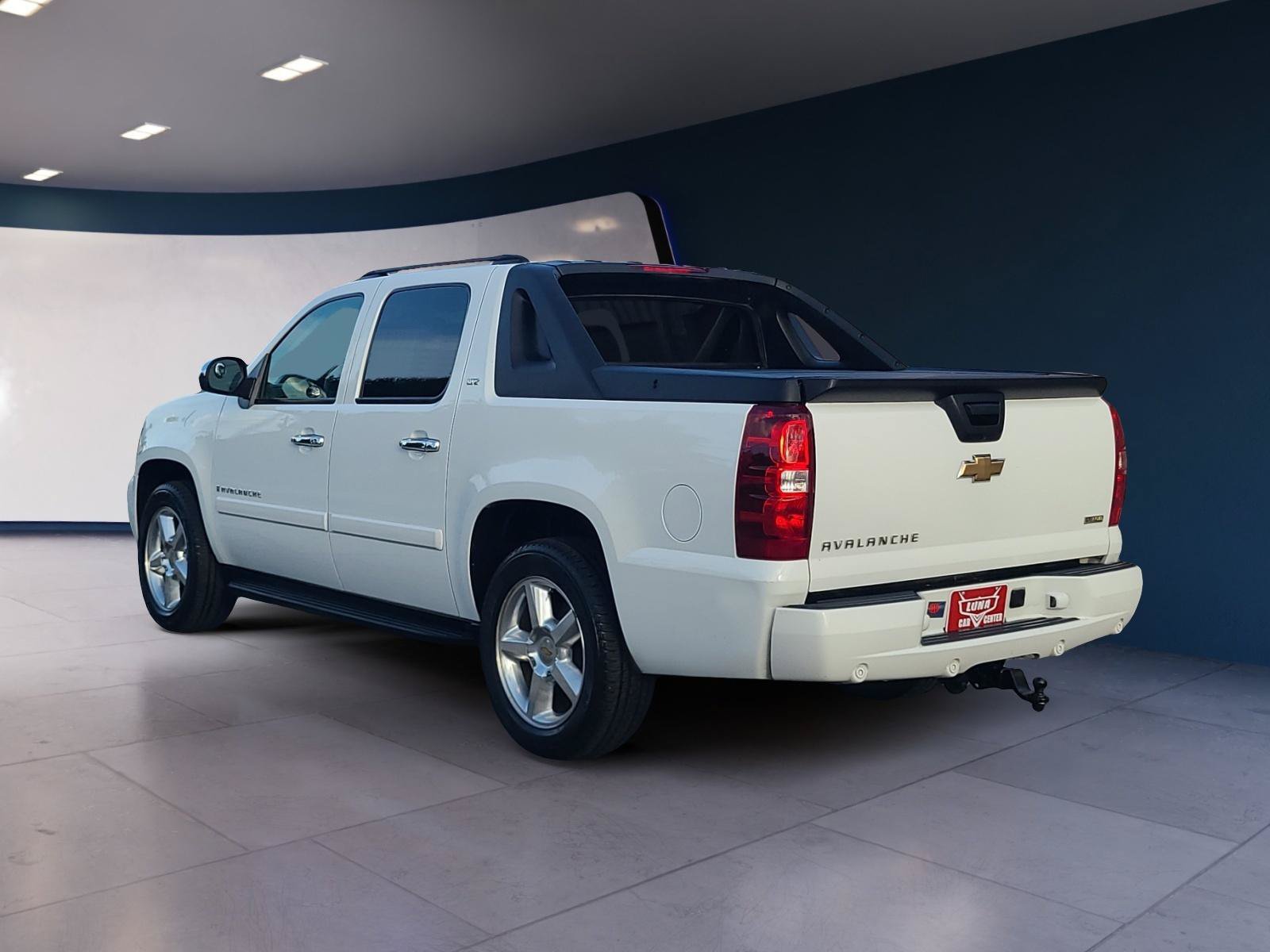 Used 2008 Chevrolet Avalanche LTZ w/ LTZ Preferred Equipment Group RWD image 3