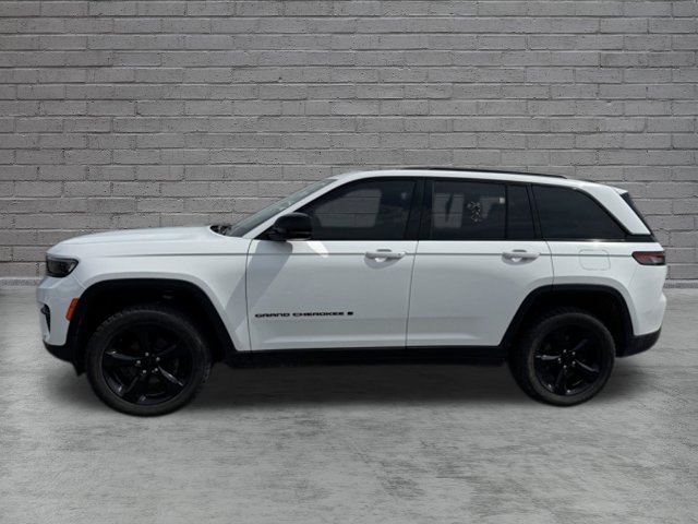 Used 2023 Jeep Grand Cherokee Altitude AWD/4WD image 6