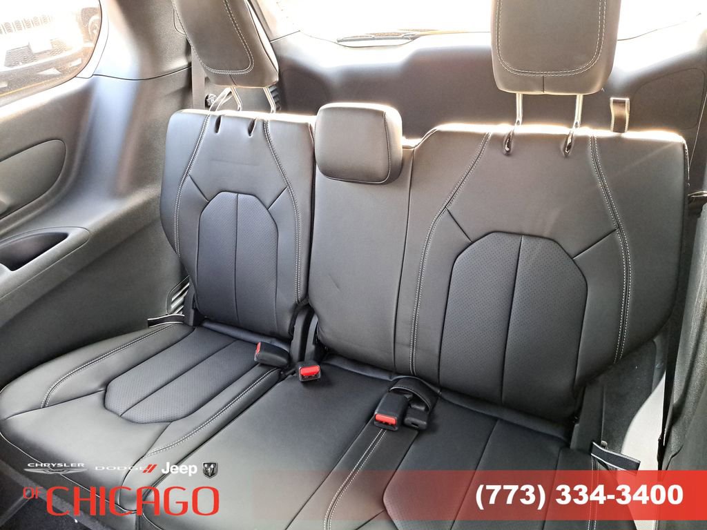 New 2026 Chrysler Pacifica Select image 12