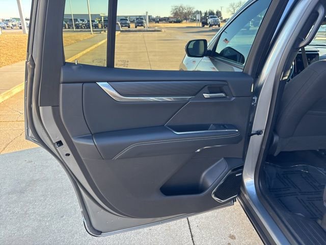 Used 2025 GMC Acadia Elevation image 15