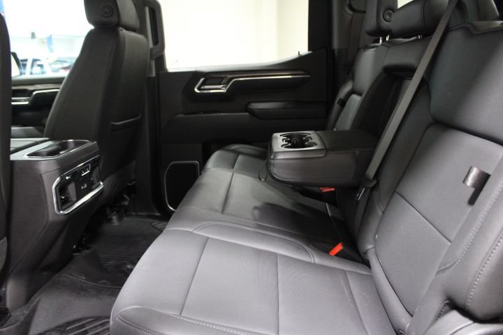 Used 2025 Chevrolet Silverado 1500 LTZ AWD/4WD image 25