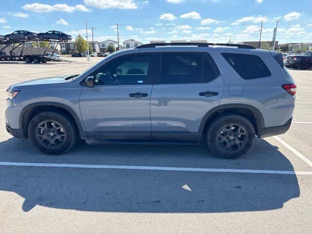 Used 2024 Honda Pilot TrailSport image 2
