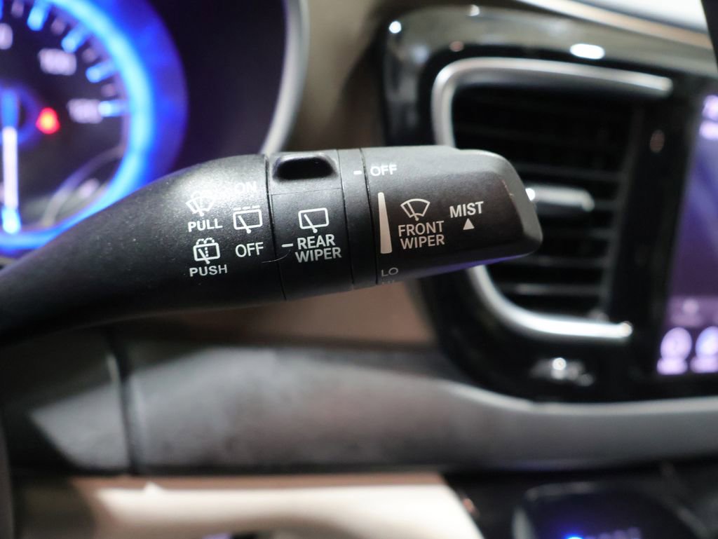 Used 2018 Chrysler Pacifica Touring-L Plus FWD image 35