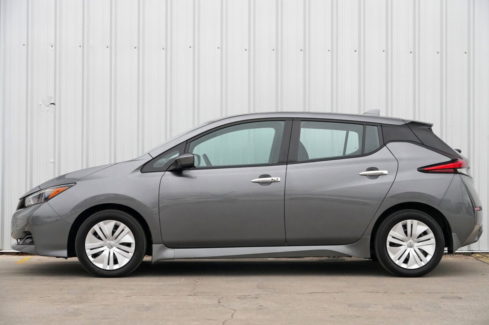 Used 2025 Nissan Leaf S image 8