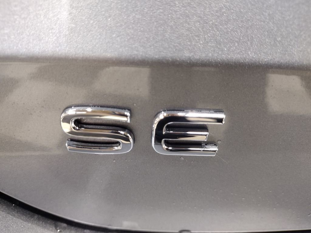 Used 2025 Volkswagen Taos SE image 15