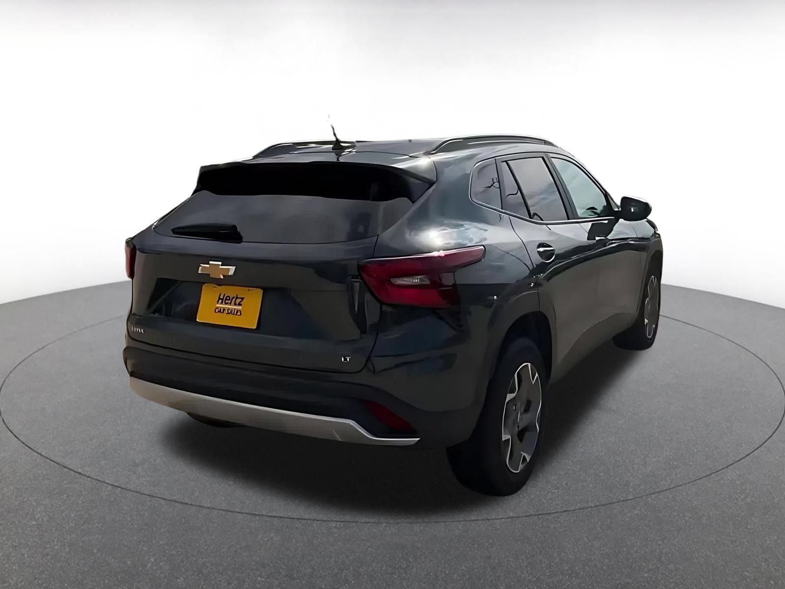 Used 2025 Chevrolet Trax LT FWD image 14