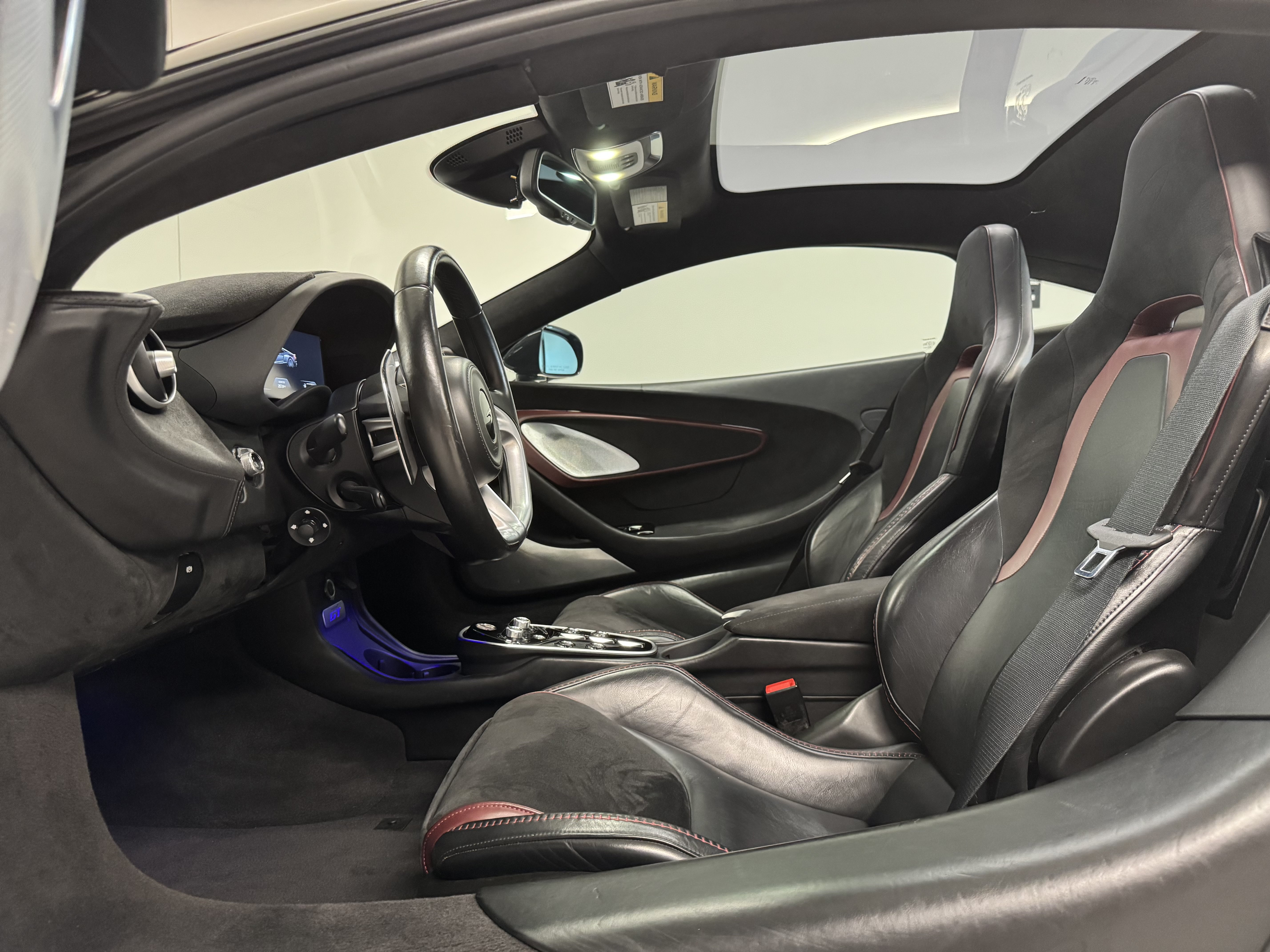 Used 2023 McLaren GT RWD image 10