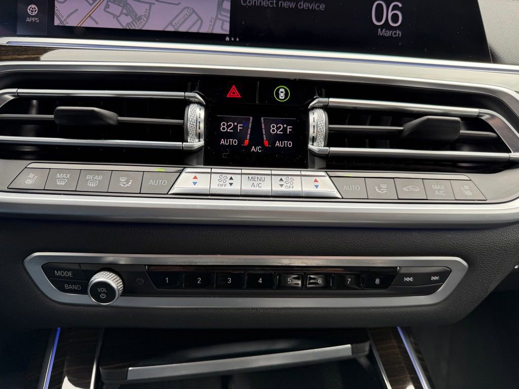 Used 2020 BMW X7 M50i w/ Luxury Seating Package image 13