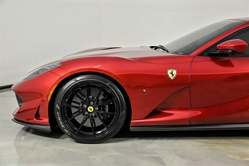 Used 2020 Ferrari 812 Superfast RWD image 8