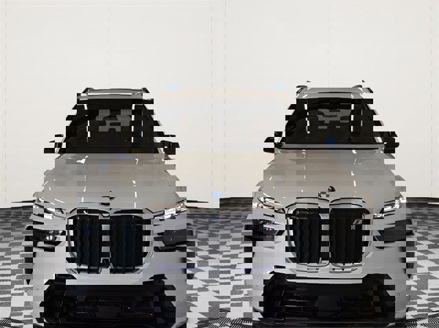 Used 2024 BMW X7 M60i w/ Executive Package image 3