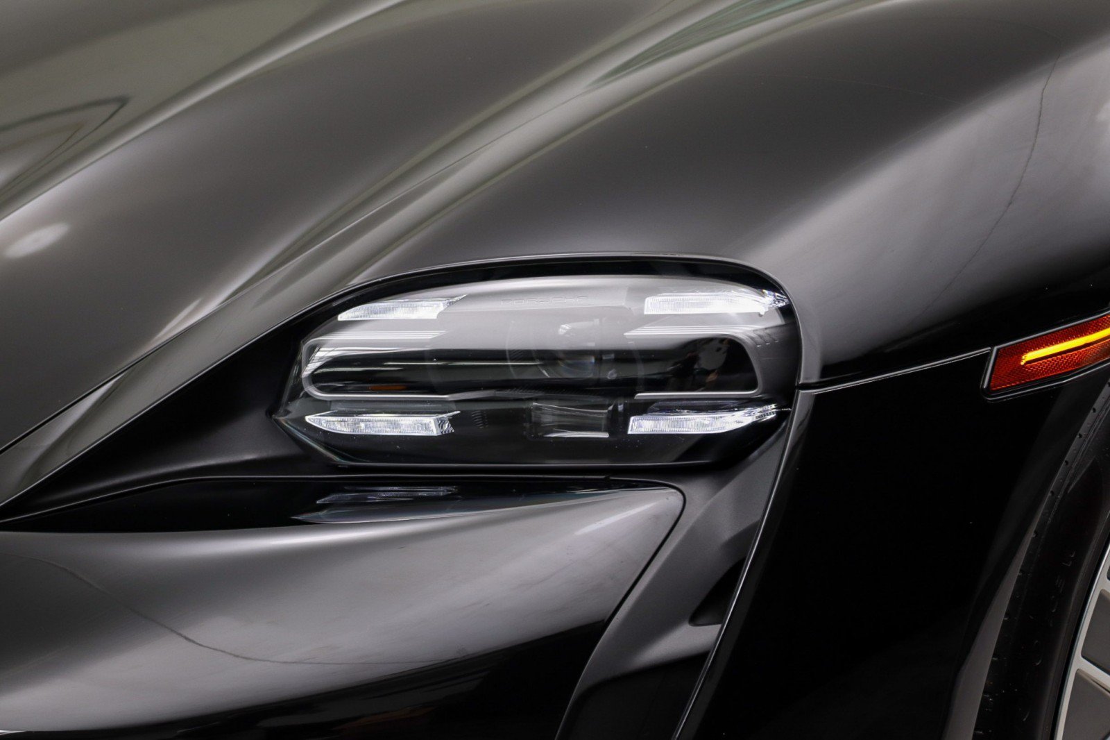 Used 2022 Porsche Taycan RWD image 9