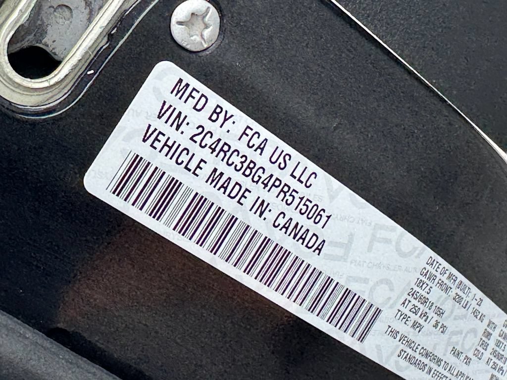 Used 2023 Chrysler Pacifica Touring-L AWD/4WD image 34