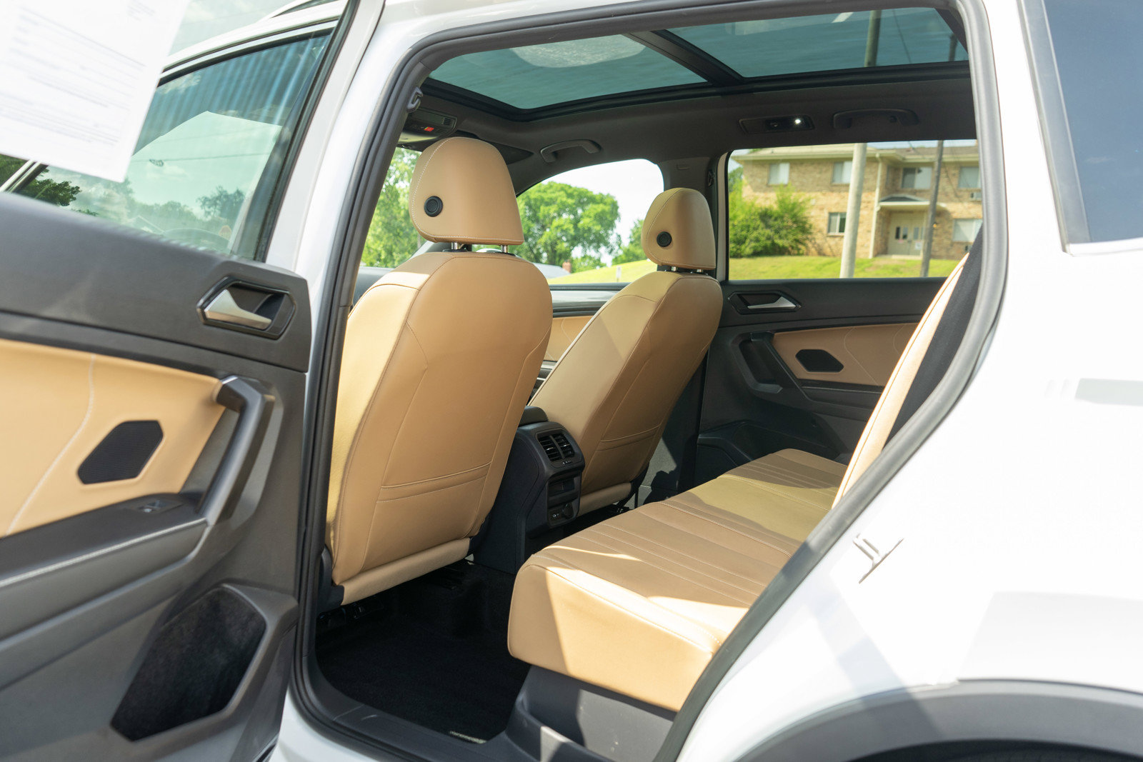 Used 2023 Volkswagen Tiguan SE w/ Panoramic Sunroof Package AWD/4WD image 28
