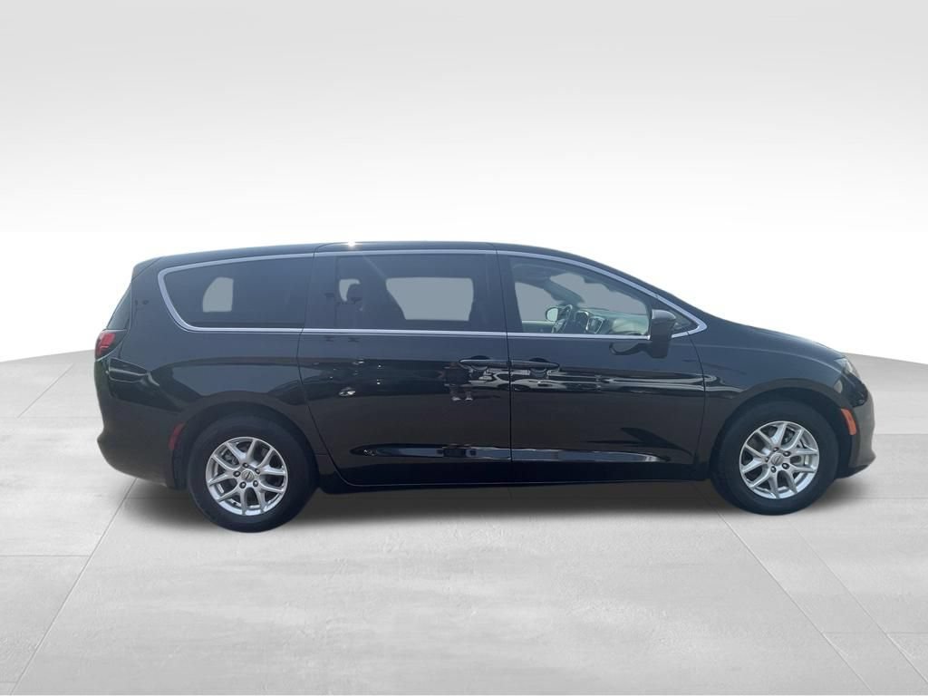 Used 2023 Chrysler Voyager LX FWD image 14