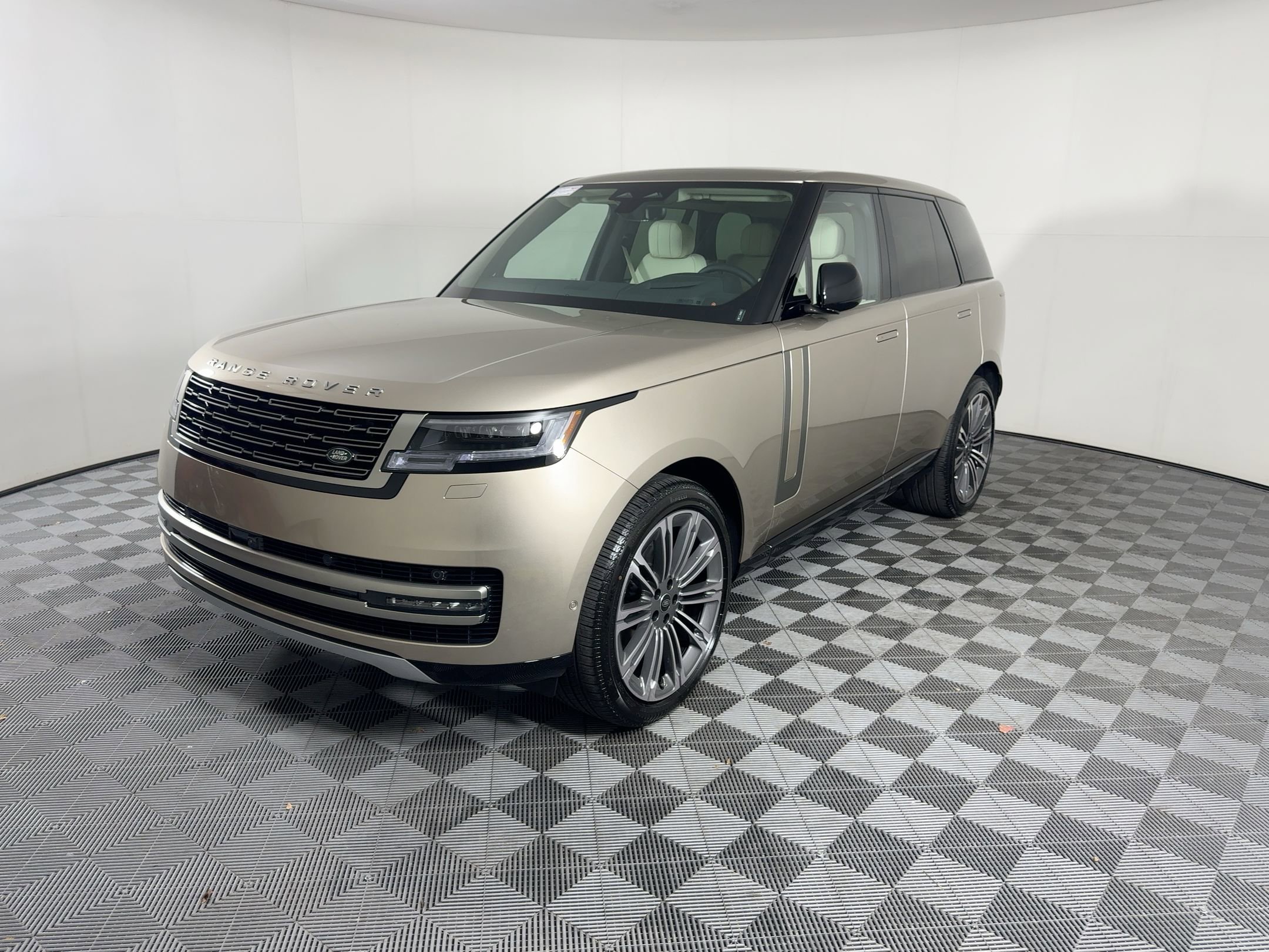 New 2025 Land Rover Range Rover SE