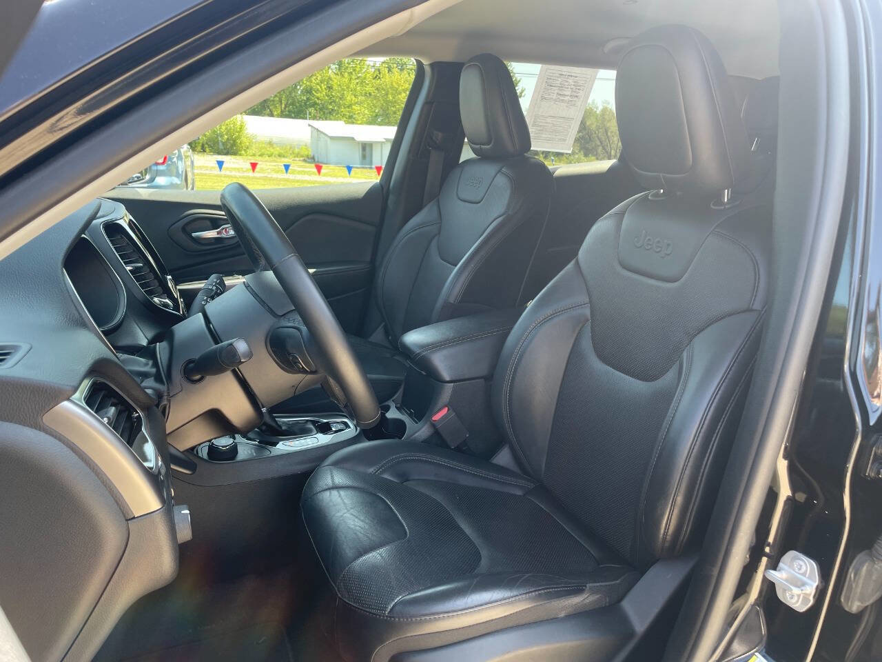 Used 2019 Jeep Cherokee Limited image 29