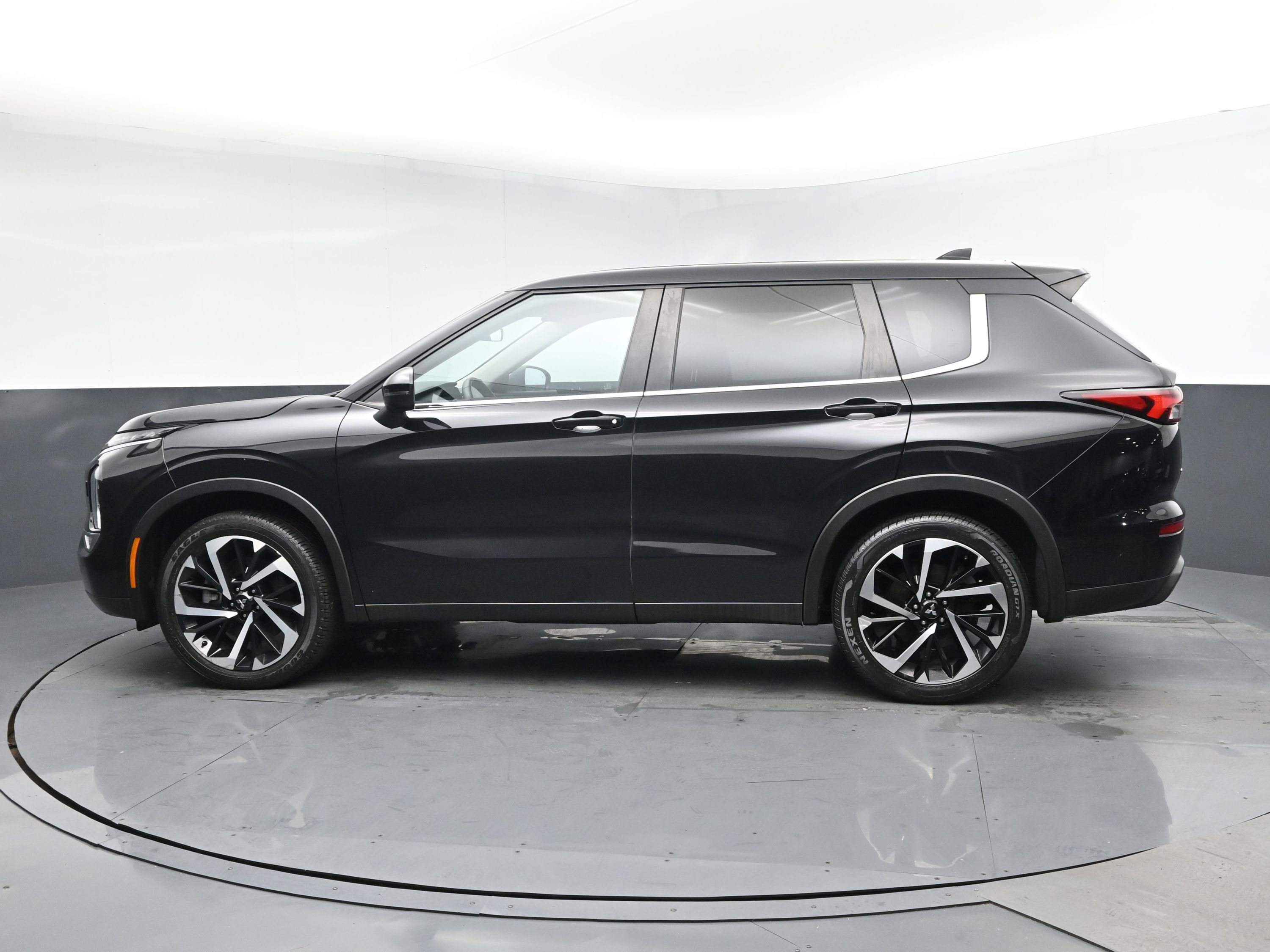 Used 2022 Mitsubishi Outlander ES AWD/4WD image 4