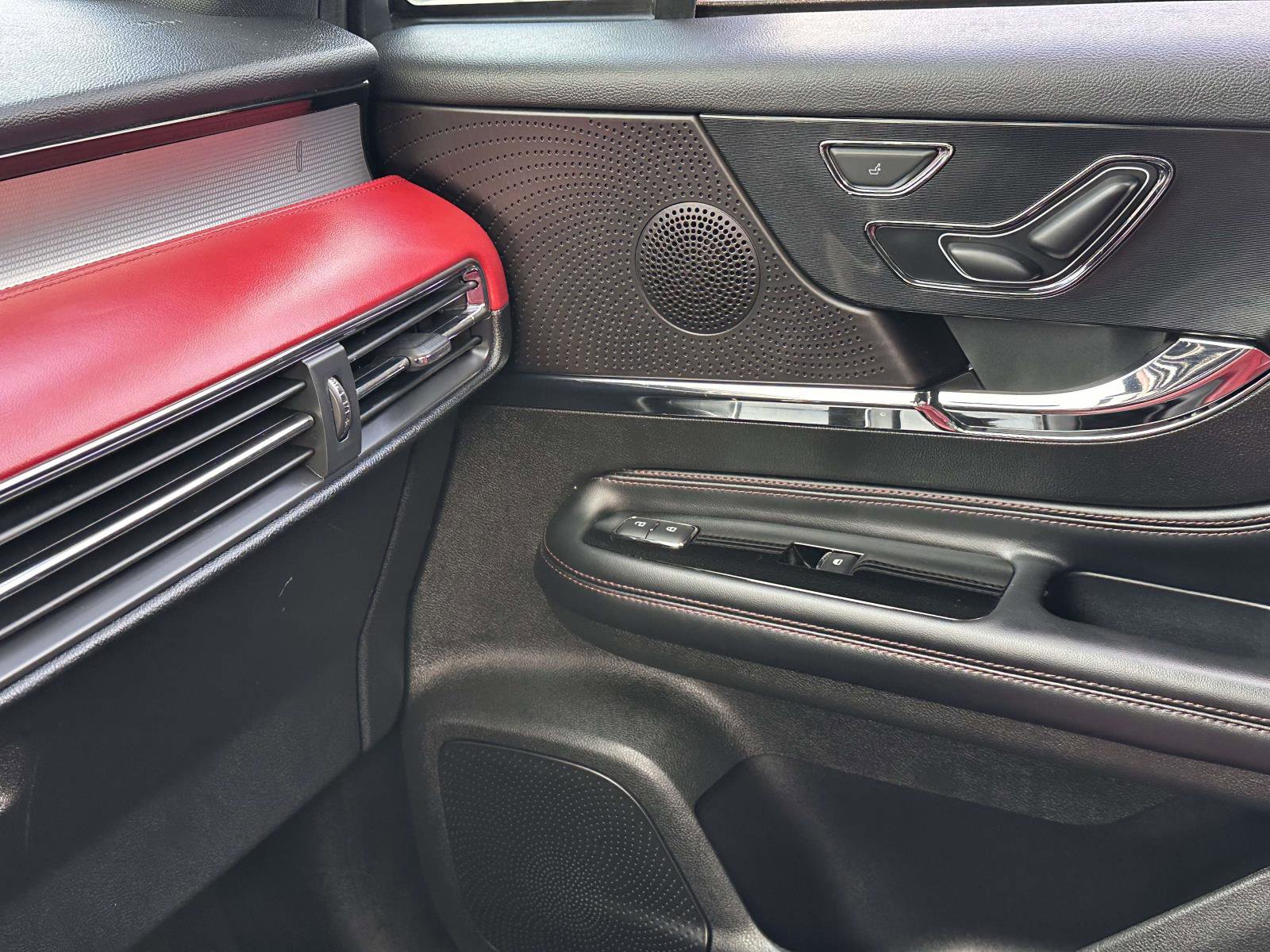 Used 2023 Lincoln Corsair Reserve w/ Equipment Group 201A image 21