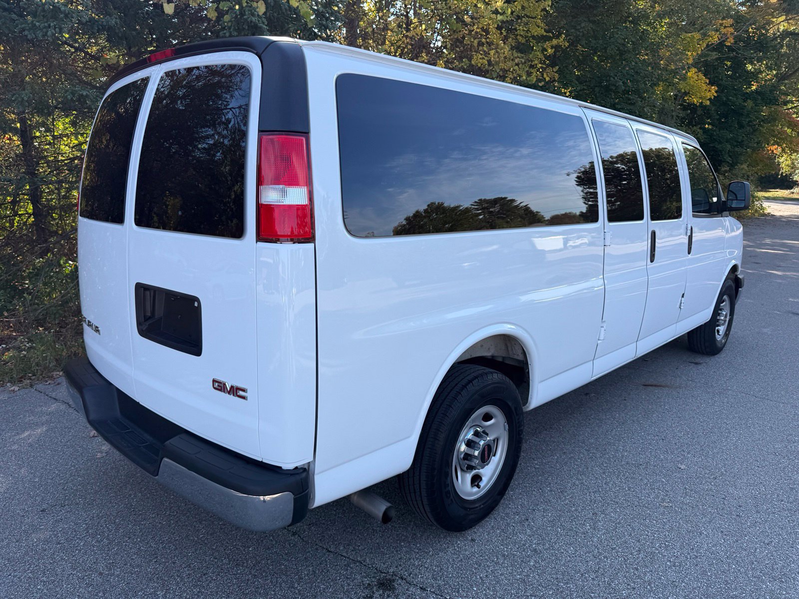 Used 2025 GMC Savana 3500 LT w/ LT Preferred Equipment Group RWD image 2